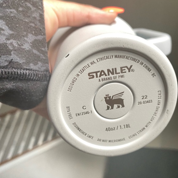 STANLEY 40 oz 2.0 - Picture 5 of 6